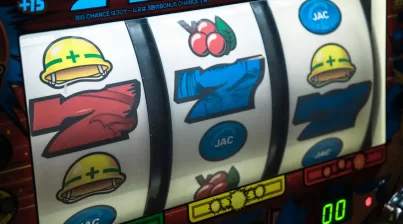 slot machine displaying three seven